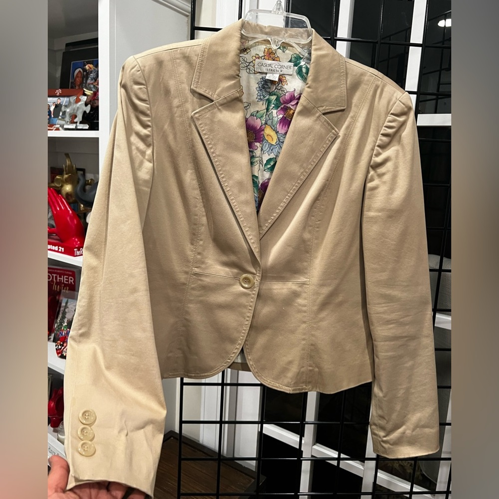 VGUC Casual Corner stretchy khaki blazer size 8